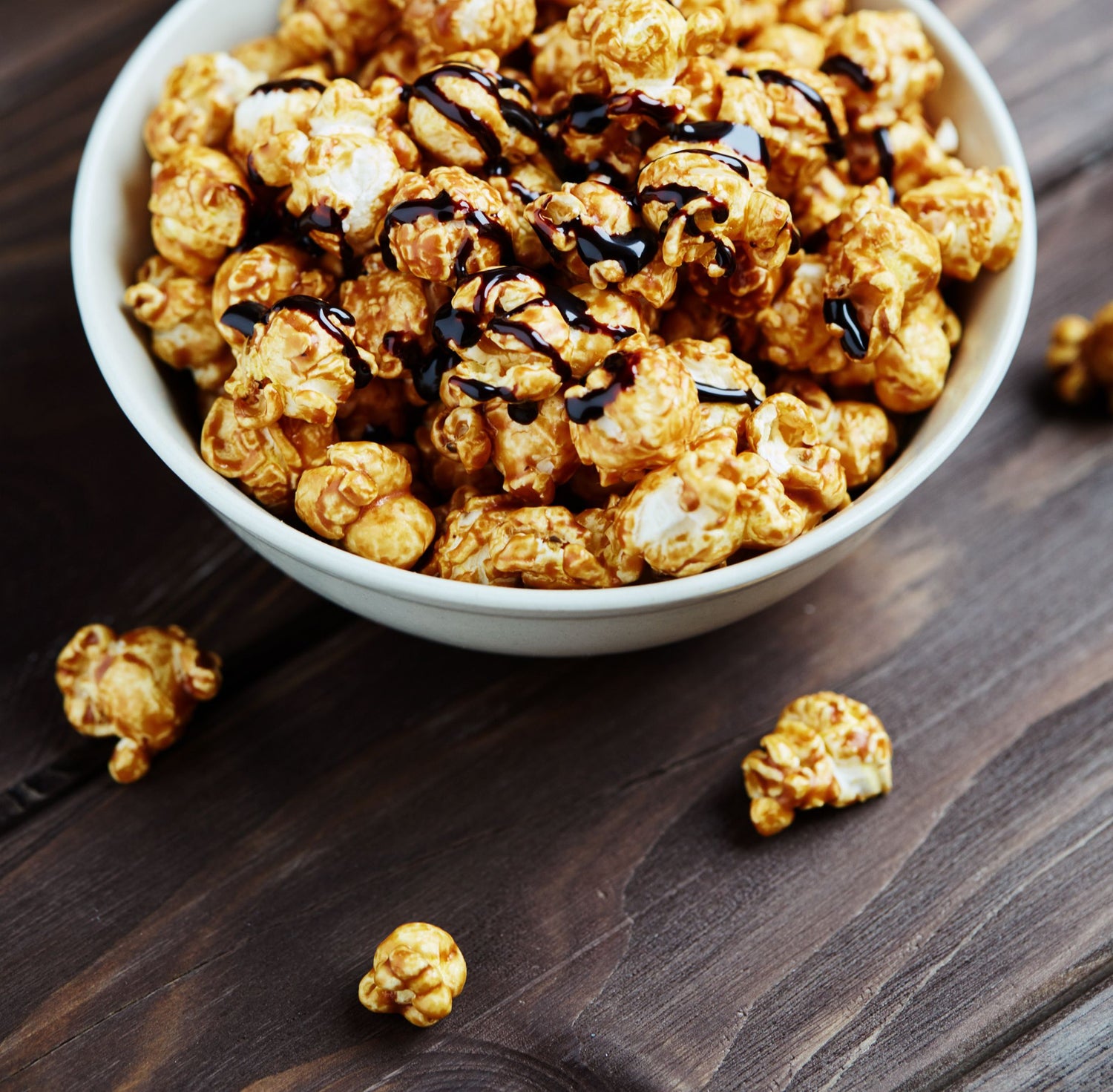 Caramel popcorn with dark chocolate drizzle